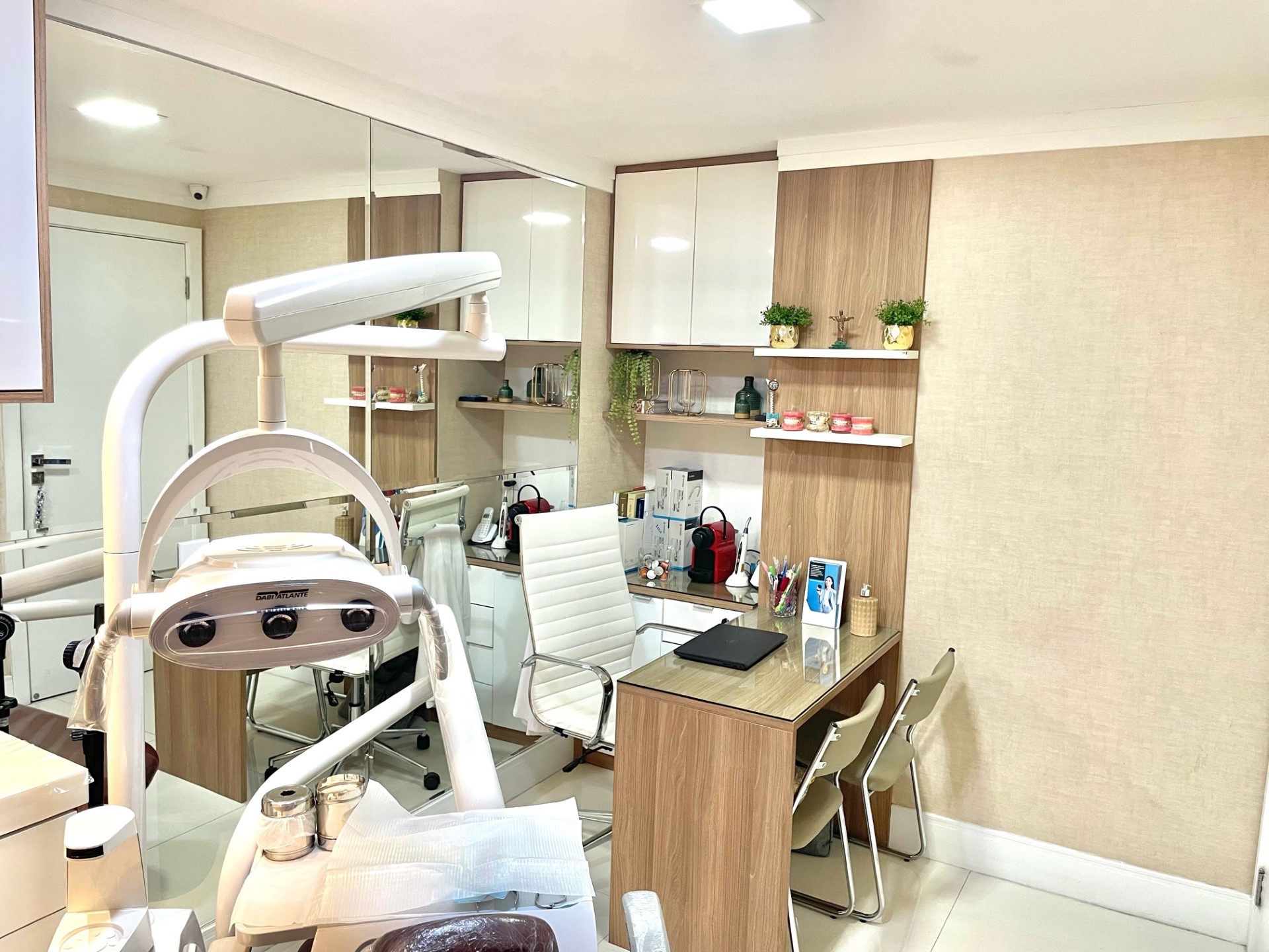 Foto principal de Clínica Otorisus | Invisalign | Implante Dental | Lente de Contato Dental | Hof | Implante coclear | Bera c/ Sedação