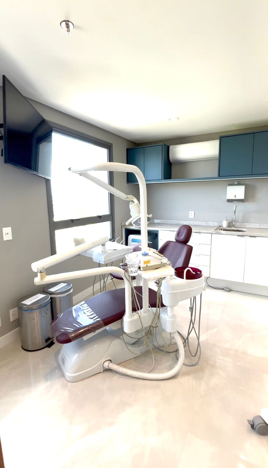 Foto 3 de Dra Lauren Grandi dos Santos - Especialista (UFRGS) e Doutora em Endodontia (UFPel)