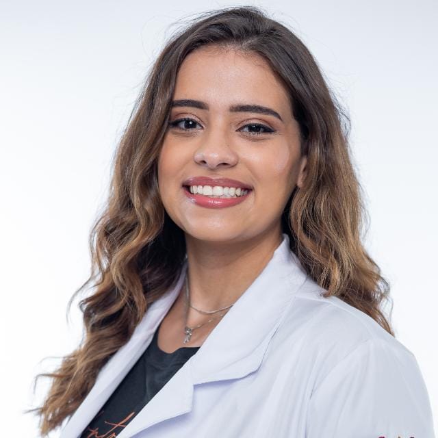 Dra. Gabriela Leite Loyola - Cirurgiã-Dentista