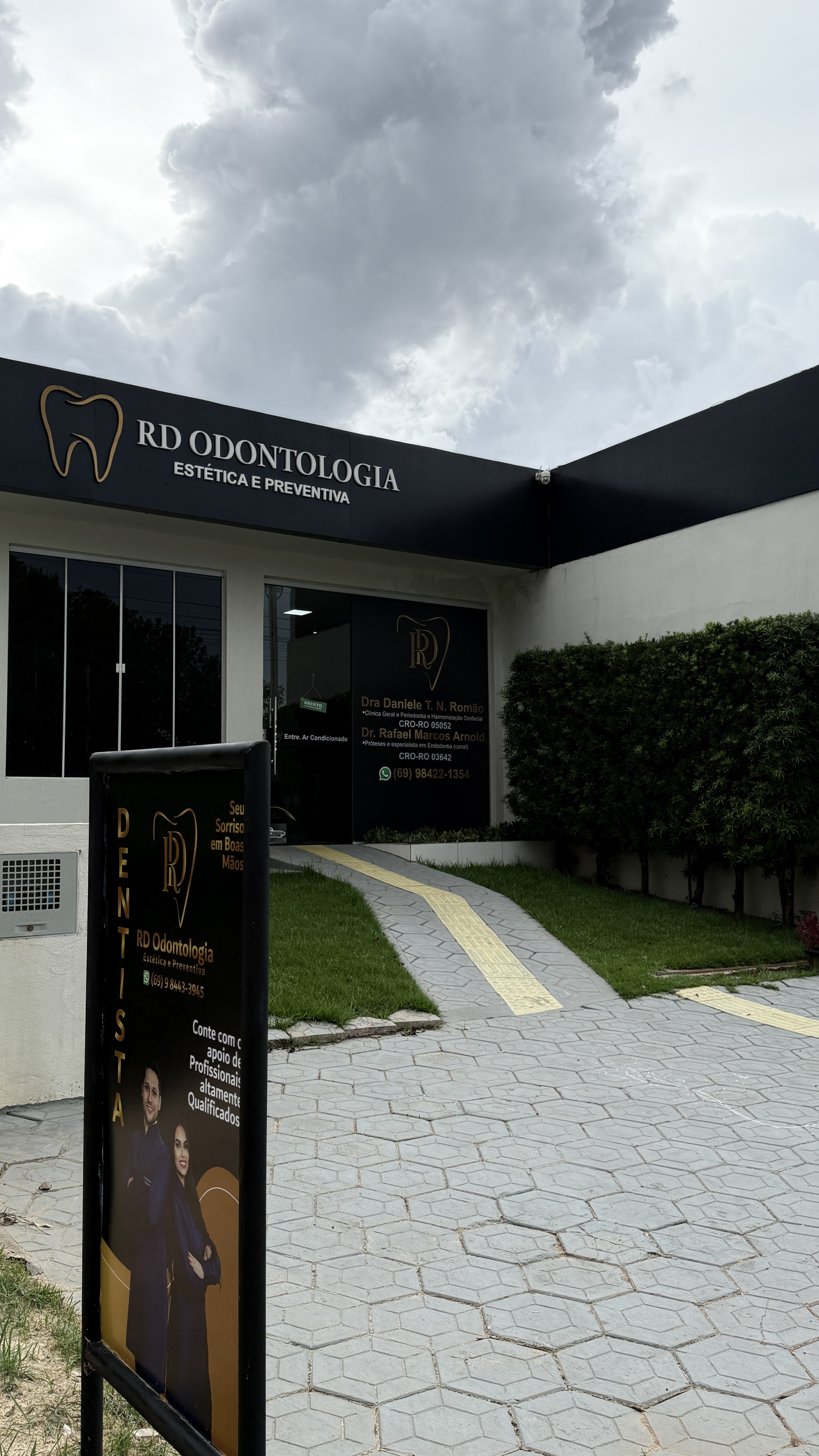 Foto de Dra Daniele Romão-Cirurgiã Dentista