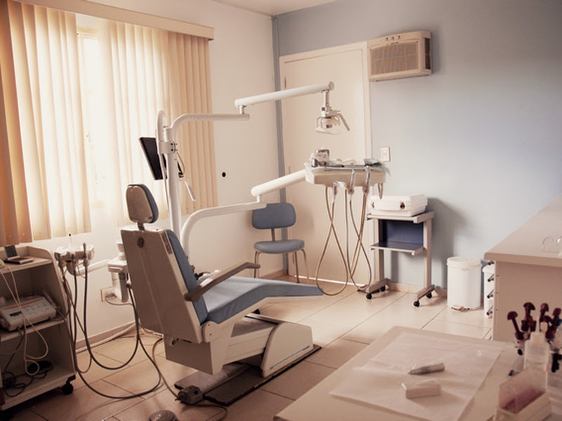 Foto 2 de 2M Odontologia Avançada -Implantes , Tratamento de Canal, Implante Zigomático, Prótese Protocolo