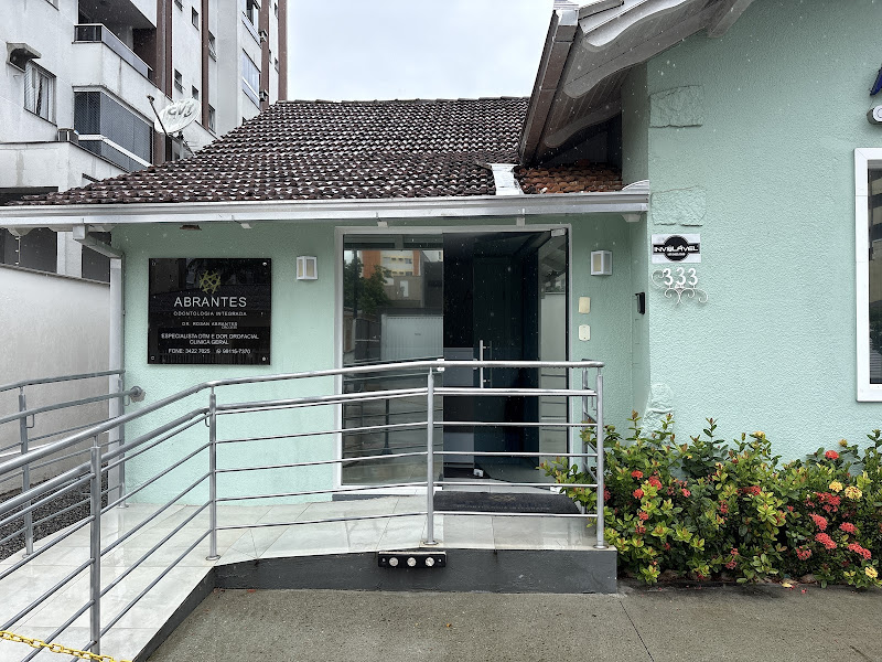 Foto 3 de Abrantes Odontologia Integrada - Dr. Rosan Abrantes