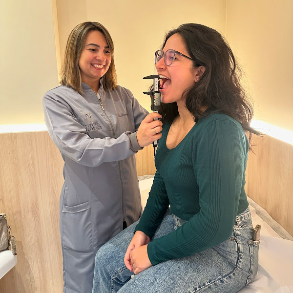 Foto 2 de Acupuntura no Recreio, Dra. Andreza Batista, Pós-Operatório de Cirurgia Ortognática, Paralisia Facial, Parestesia, Cefaleia