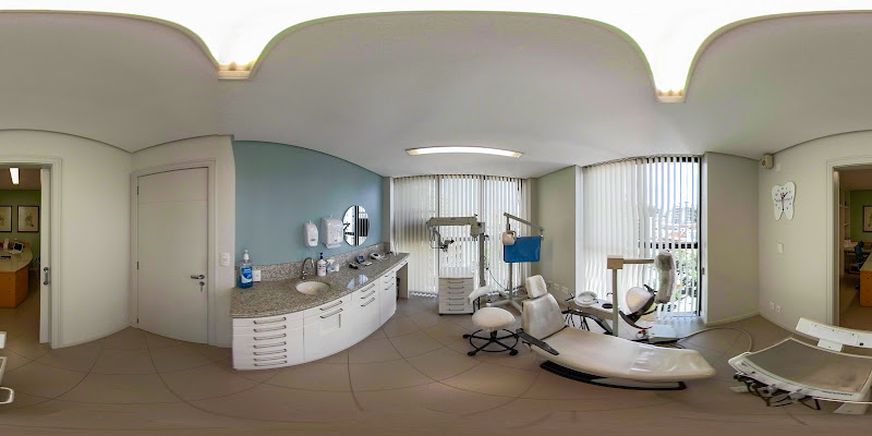 Foto 3 de Adriana Cemin - Endodontia ( Microscopia)