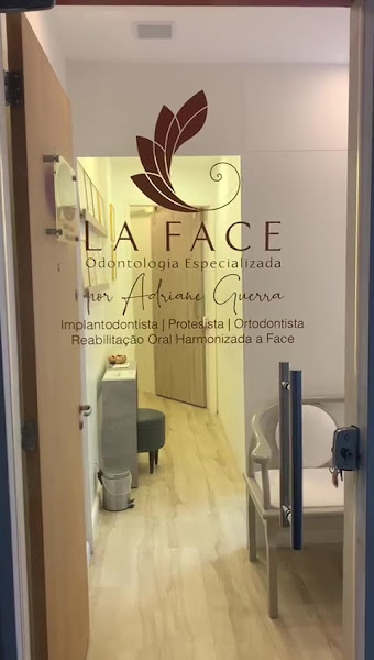 Foto 3 de Adriane Guerra - La Face Odontologia - Niterói