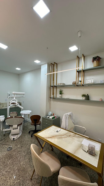 Foto 2 de Aesthetica Odontologia Estética e Implantodontia