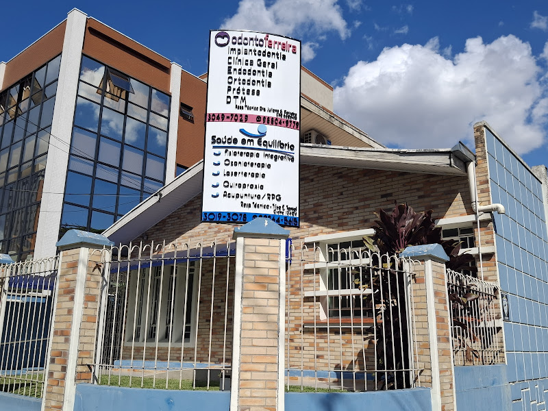 Foto 5 de Água Verde Clinica Odontológica em Curitiba | Implante Dentário, Aparelho Estético, Extração do Siso, Tratamento de Canal