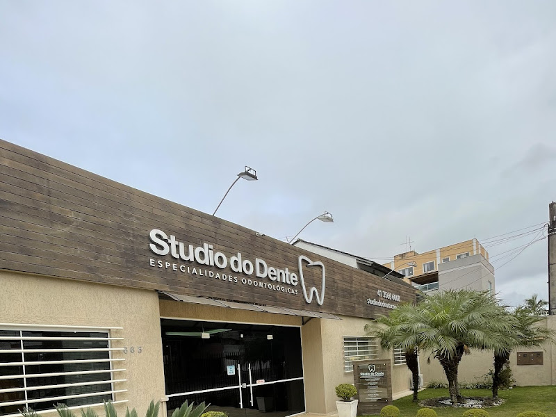 Foto 6 de Água Verde Clinica Odontológica em Curitiba | Implante Dentário, Aparelho Estético, Extração do Siso, Tratamento de Canal