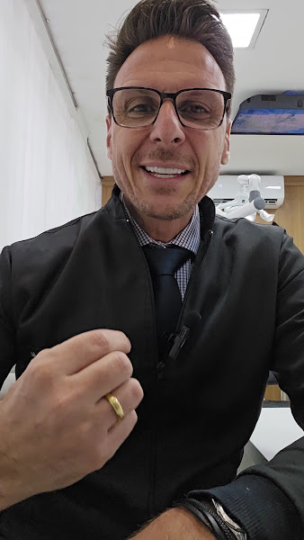 Foto 4 de AH Odontologia | Implante Dentário | Lente de Contato Dental | Parque dos Camargos | Barueri - SP