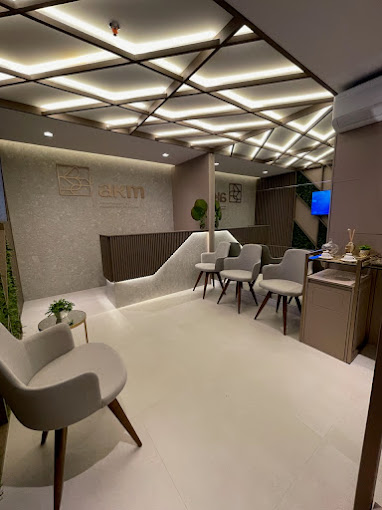 Foto 3 de AKM ODONTOLOGIA E HARMONIZAÇÃO FACIAL | INVISALIGN | DENTISTA ÁGUA VERDE