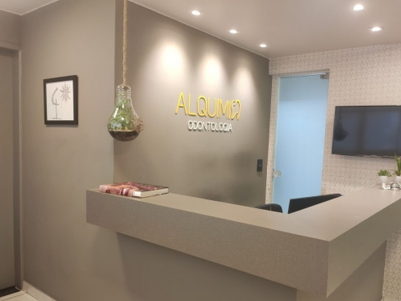 Foto 7 de Alquimia Odontologia | Implantes dentários | Ortodontia | Siso