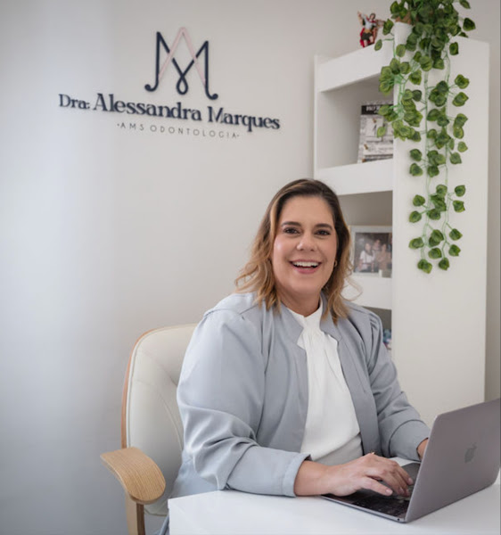 Foto 2 de AMS Odontologia — Clareamento Dental com LED Violeta | Facetas de Porcelana em Campinas