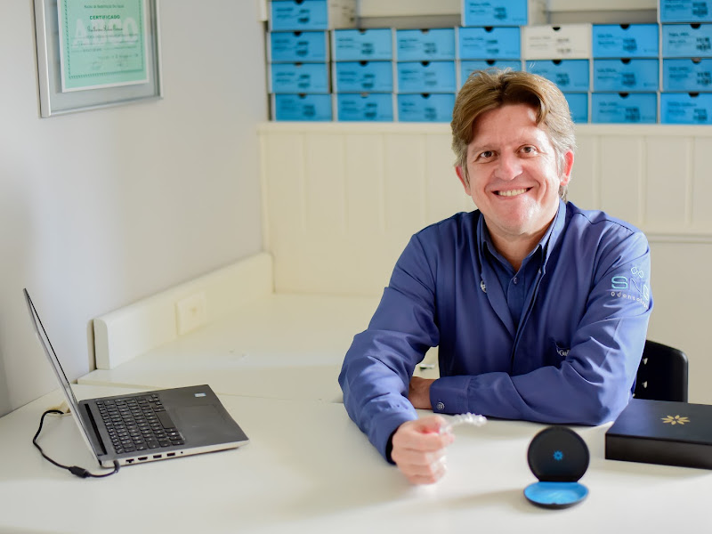 Foto 10 de AMS Odontologia — Clareamento Dental com LED Violeta | Facetas de Porcelana em Campinas