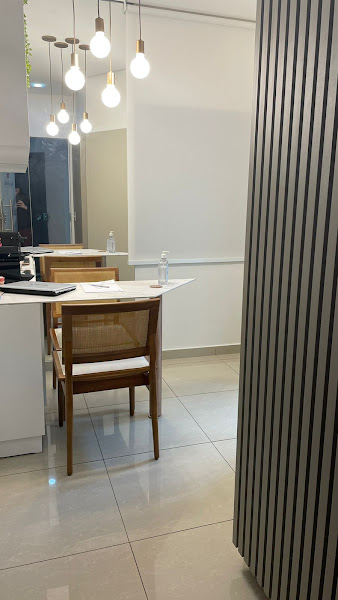 Foto 3 de Ana Caroline Diniz - Ortodontia e Odontologia Estética