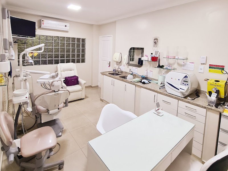 Foto 2 de Ana Claudia Backsmann Odontologia
