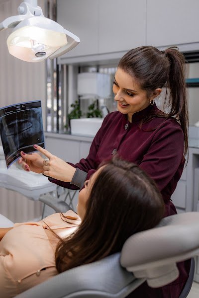 Foto 2 de Ana Laura Camerini - Dentista