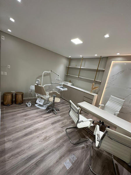 Foto 3 de Ana Paula Cuch Odontologia - Amil Dental, Dental uni e Odontoprev