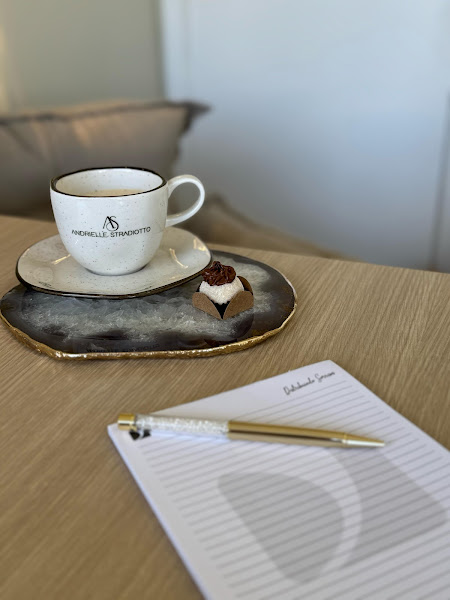 Foto 2 de Andrielle Stradiotto | Cirurgiã - Dentista