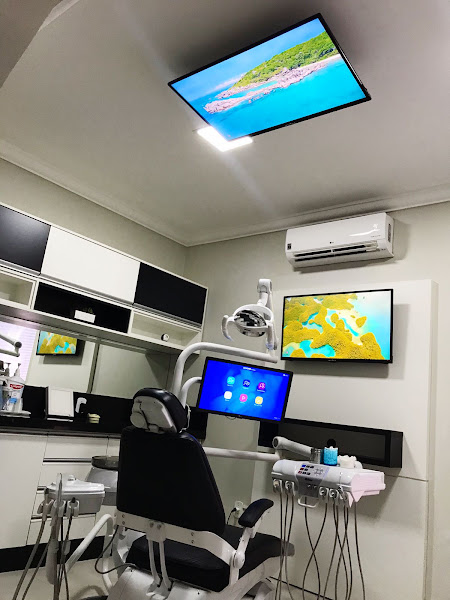 Foto 2 de Arantes Odontologia - Reabilitação Oral e Implantes Dentários em MT
