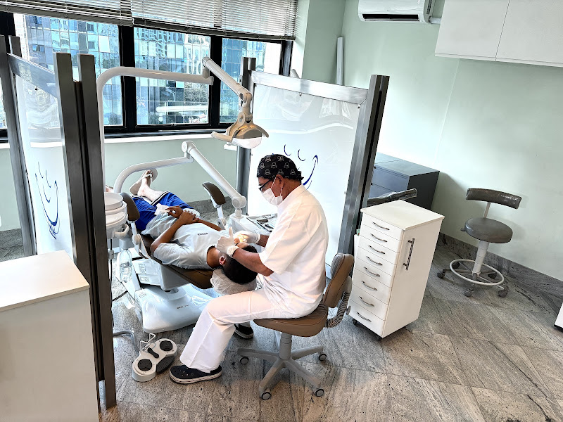 Foto 2 de Ariza e Moura Ortodontia | Invisalign | Clareamento dental | Dentista