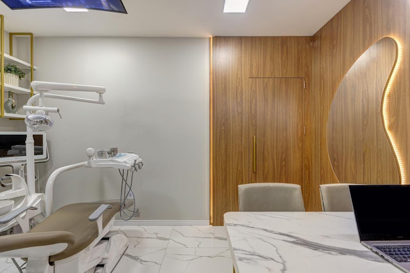 Foto 3 de ARKA Odontologia - Prótese Protocolo l Lentes em Resina Santa Maria l Aparelho Invisalign em Santa Maria Rio Grande do Sul