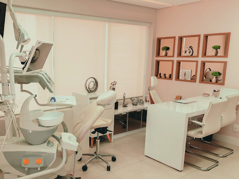 Foto 5 de AZ Odontologia & Bem Estar l Moema l Implantes l Ortodontia l Periodontia l Protéses l Clareamento dental