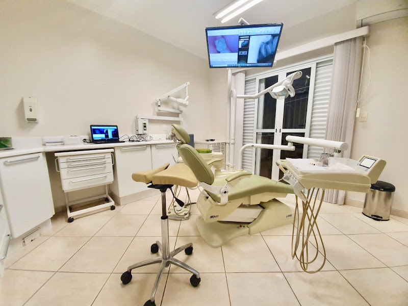 Foto 2 de AZ Odontologia e Bem Estar -Dentista - Unidade Mooca/ Implantes-/Ortodontia/ Periodontia/Protéses/Clareamento dental.