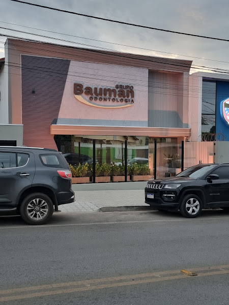 Foto 3 de Bauman Odontologia l Ortodontia em Montes Claros l Cirurgia de Implante Dentário l Prótese Protocolo l Aparelho Invisalign