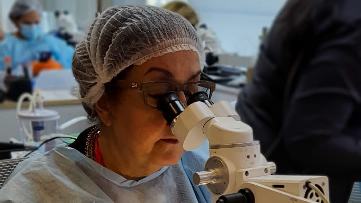 Foto 2 de Borborema Lucia, Drª Tratamento de Canal, com Microscópio Operatório