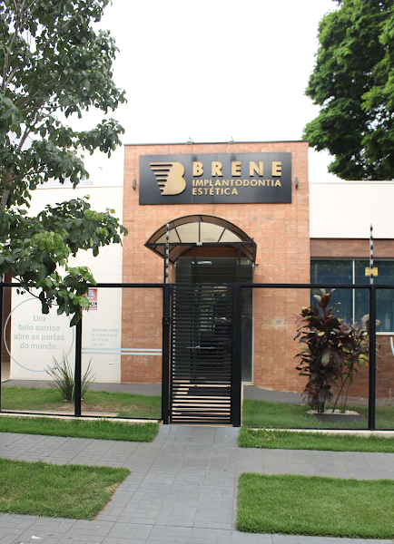 Foto 2 de Brene Implantodontia estética