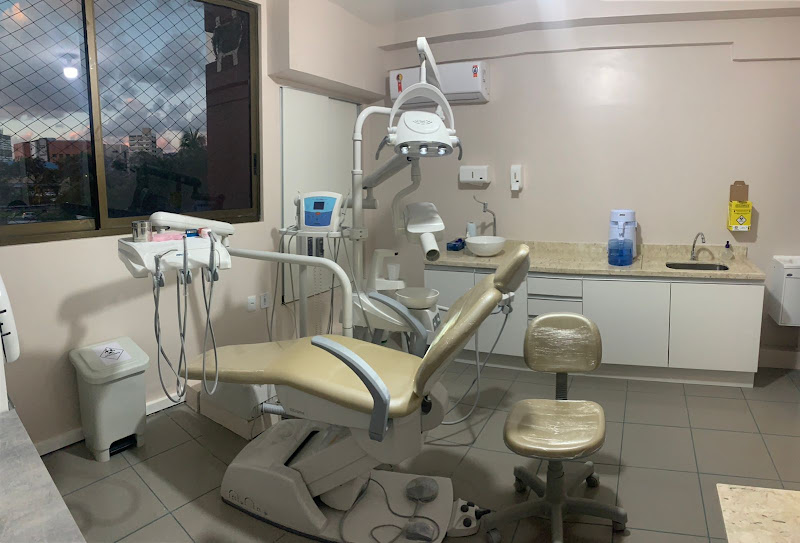 Foto 2 de BrisaOdonto - Protocolo sobre Implantes | Implante Dentário | Dentista no Imbuí