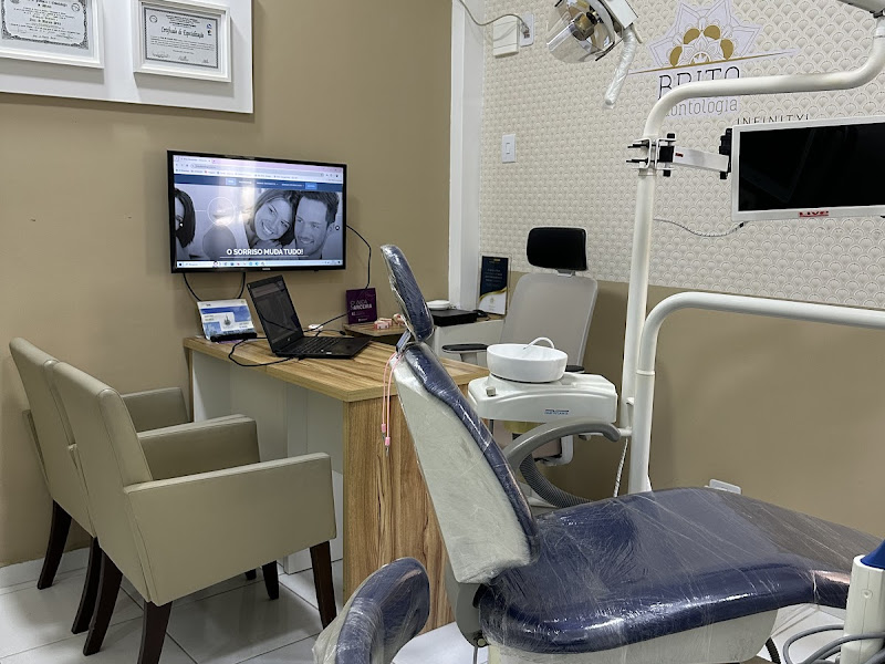 Foto 3 de Brito Odontologia | Implante Dentário | Invisalign | Centro | Poços de Caldas - MG