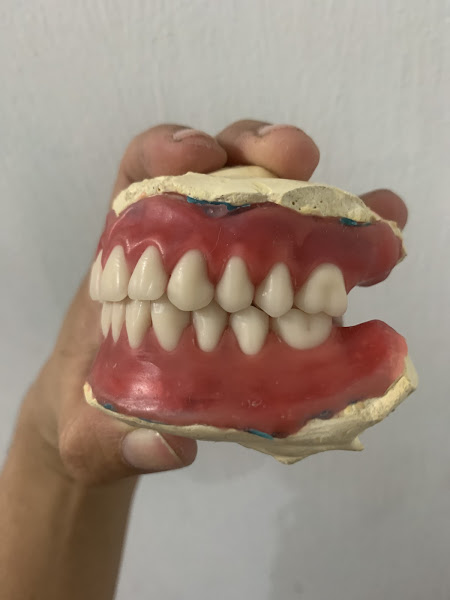 Foto 2 de Camila Batista Prótese Dentária