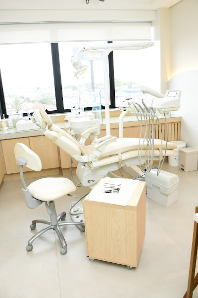 Foto 3 de Canoas Ortodontia- Lentes de Resina, Invisalign e Aparelho Ortodôntico