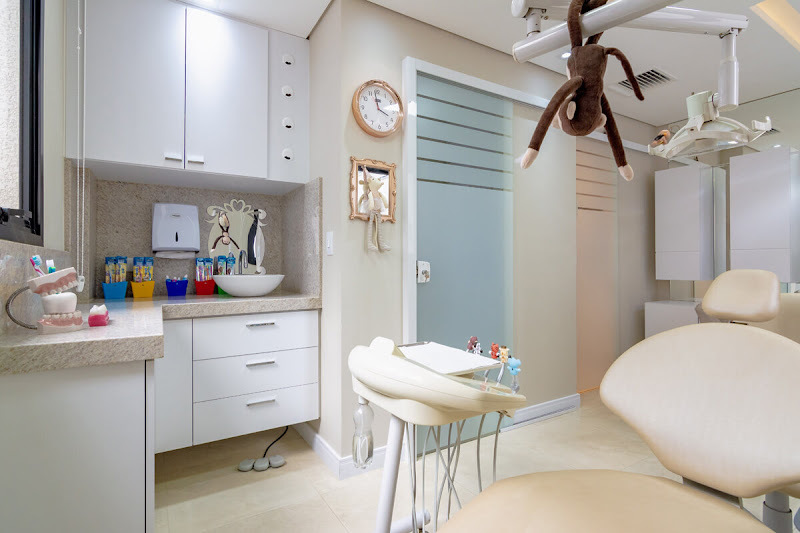 Foto 2 de Carina Salvadori Odontologia - Dentista infantil pediatra e aparelho ortopédico para crianças