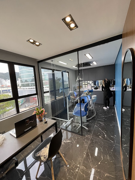 Foto 2 de Carneiro Odontologia | Urgência 24hrs | Odontopediatria