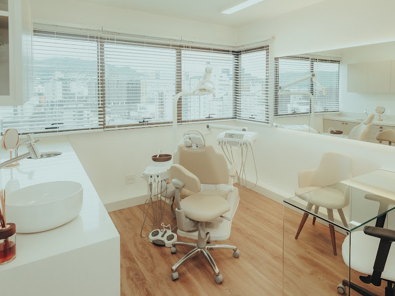 Foto 10 de Carneiro Odontologia | Urgência 24hrs | Odontopediatria