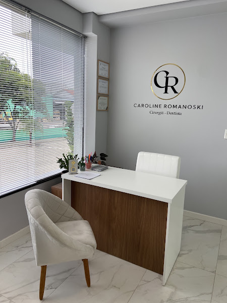 Foto 2 de Caroline Romanoski - Cirurgiã-Dentista