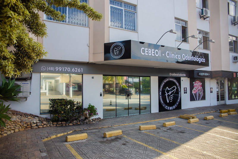 Foto 3 de CEBEOI - Centro de Estética Bucal Especializada Orto e Implante - Dentista em Florianópolis