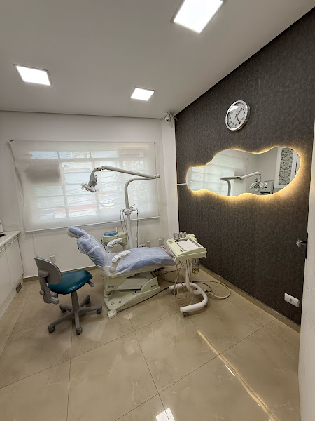 Foto 3 de Celebre Odontologia | Dentista Santana | Tratamento de canal | Prótese dentária | Implantes | Alinhador | Ortodontia