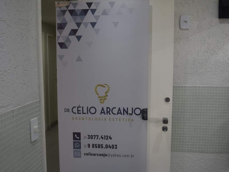 Foto de Célio Arcanjo Odontologia - Implantodontia - Periodontia - Ortodontia - Prótese Dentária