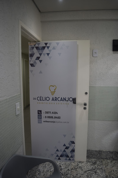 Foto 2 de Célio Arcanjo Odontologia - Implantodontia - Periodontia - Ortodontia - Prótese Dentária