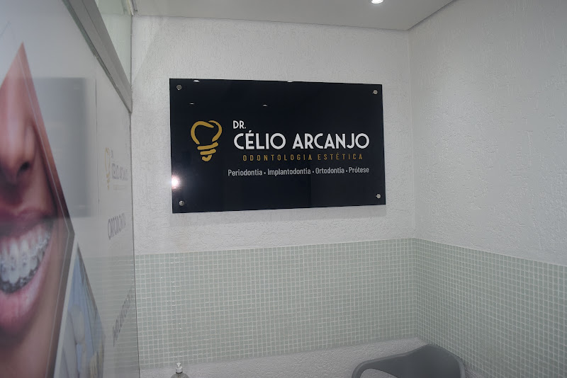Foto 3 de Célio Arcanjo Odontologia - Implantodontia - Periodontia - Ortodontia - Prótese Dentária
