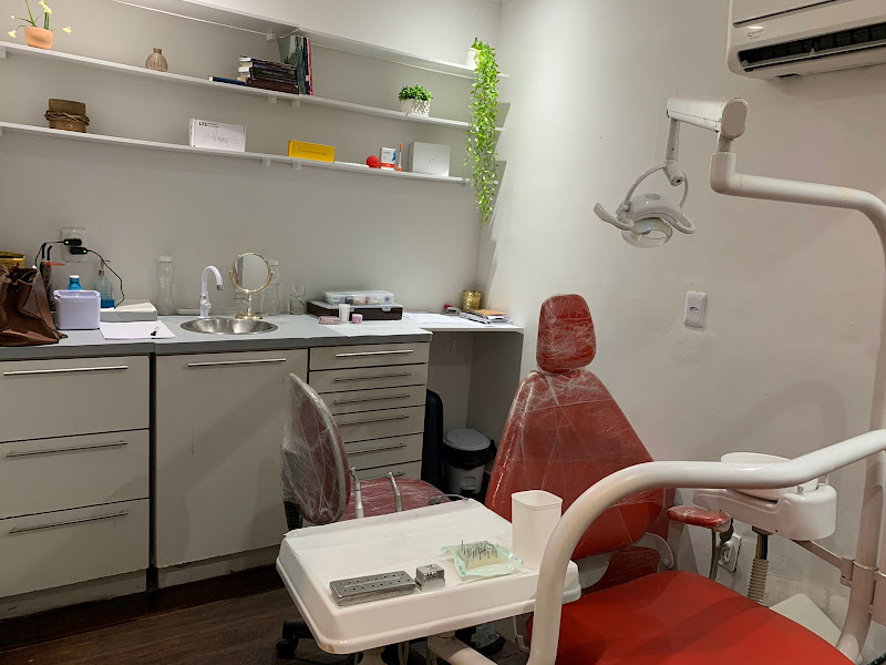 Foto 2 de CEMOL Harmonização e Estética Bucal em Paulista