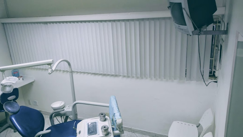 Foto 3 de CEO - Estética Odontologia - Especializado em Endodontia e Ortodontia. Dr. Jailson - Dentista em Vila da Penha -