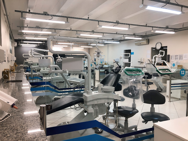 Foto de CEOM - Centro de Estudos Odontológicos Meridional