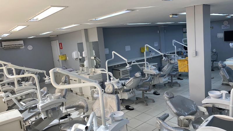 Foto 3 de CETRO - Centro de Especialização e Treinamento da Odontologia
