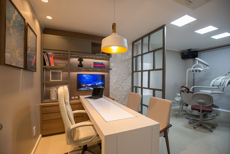 Foto 3 de Cezzare Odontologia | Lentes de Contato | Reabilitação Oral