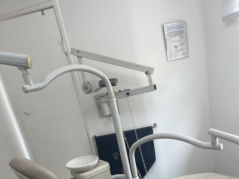 Foto 3 de Christiann Neiva Ferreira - Dentista