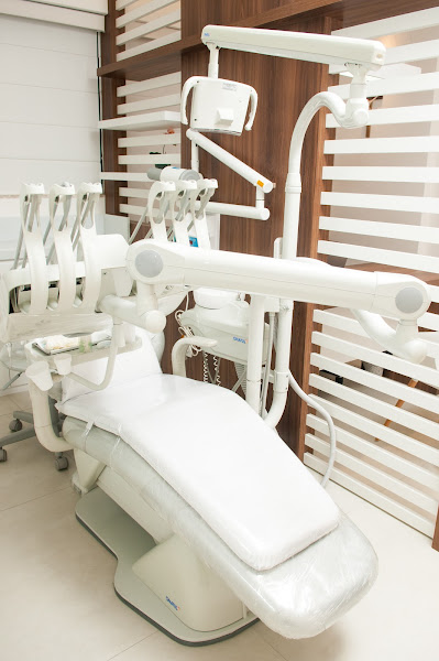 Foto 3 de Cia Oral Clinica odontológica - Clareamento dental - Implantes Dentários - Próteses Dentárias - Lentes de Contato - Invisalign - Lentes de contato Dentista natal RN